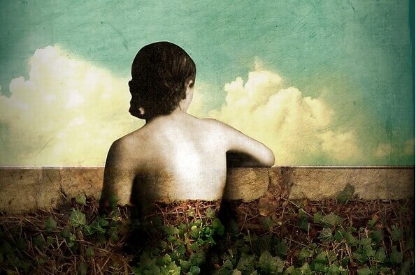 Mulher com corpo de terra e plantas