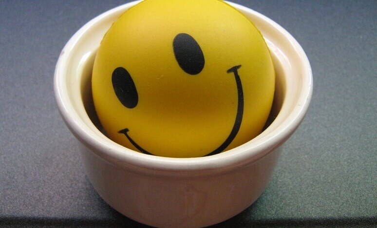 Bola com rosto de sorriso