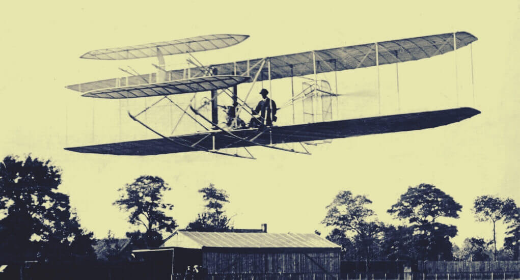 Homem em um dos primeiros aviões