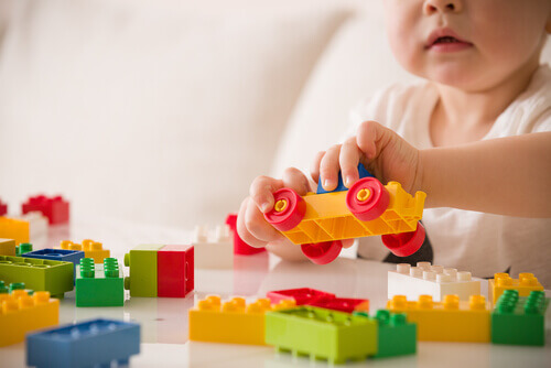 Você sabe qual é a relação existente entre a brincadeira e o desenvolvimento infantil?