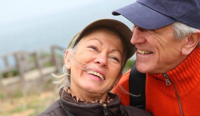 Casal idoso feliz