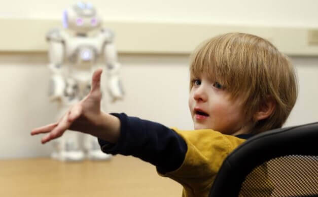 Interação entre robôs e crianças com autismo