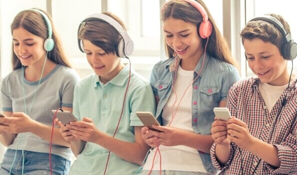 criancas-com-smartphones Geração smartphone: 5 características preocupantes