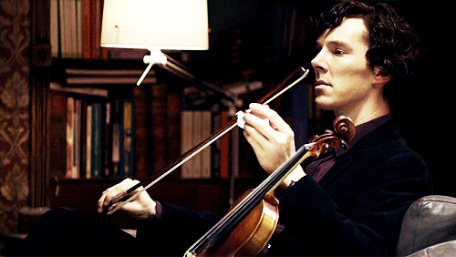 Homem tocando violino