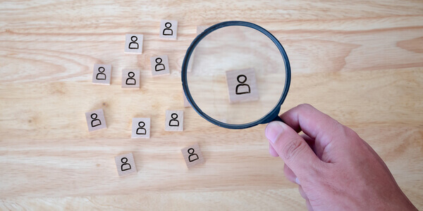 mao-com-lupa Headhunting: você sabe do que se trata?