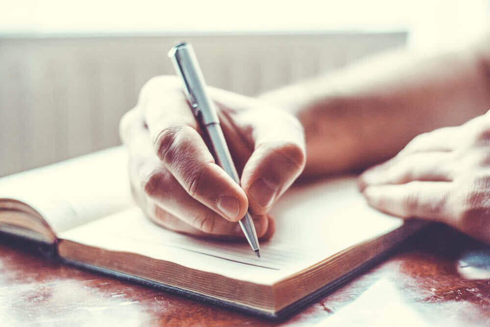 mao-escrevendo-no-caderno Estratégias de aprendizagem