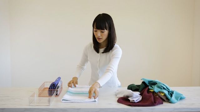 marie-kondo-ensinando-seu-metodo Método Marie Kondo para organizar a vida
