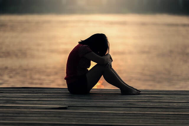 O que conduz à violência nos casais adolescentes e jovens?