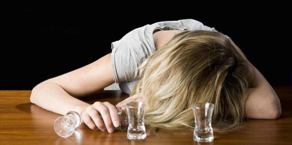Mulher alcoólatra