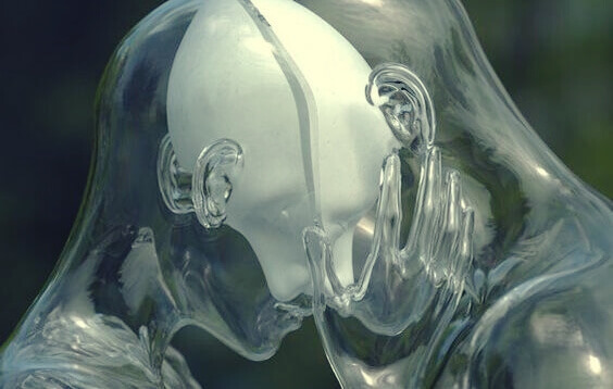 Casal transparente com as cabeças unidas