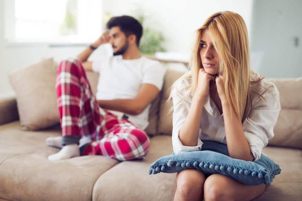Casal durante discussão