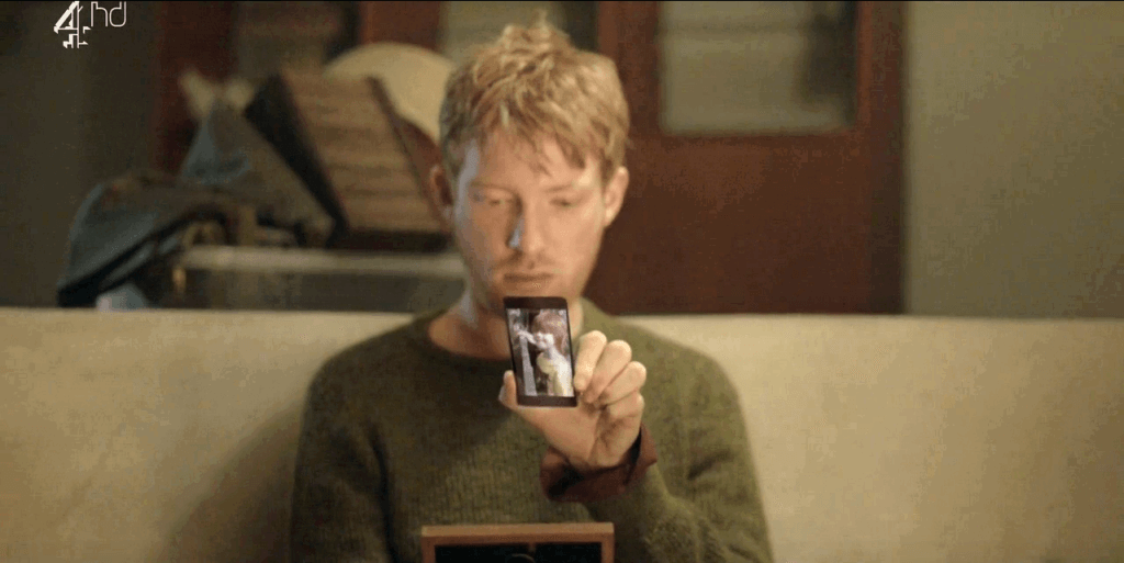 Black Mirror: cena do episódio 'Volto logo'