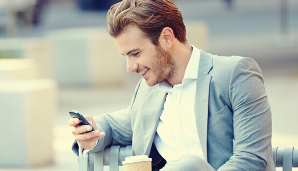 homem-no-celular-sindrome-de-cinderela Síndrome de Tinderela