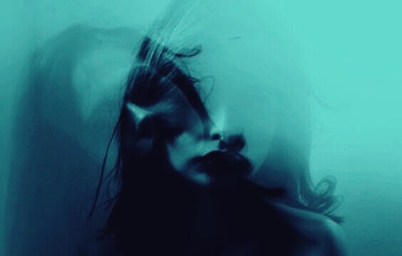 Mulher com personalidade viciante