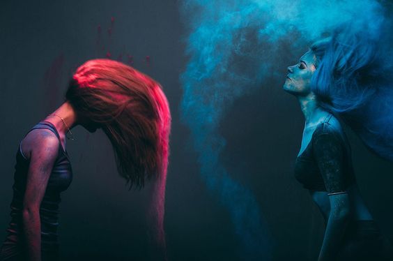 Mulheres com cabelos coloridos