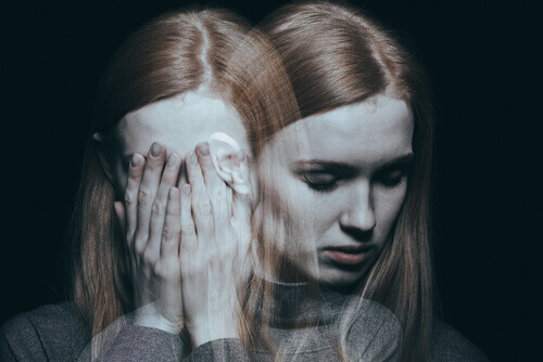 Mulher lidando com traumas emocionais