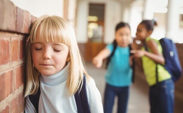 5-sinais-para-suspeitar-que-uma-crianca-e-vitima-de-bullying Sinais de que uma criança é vítima de bullying