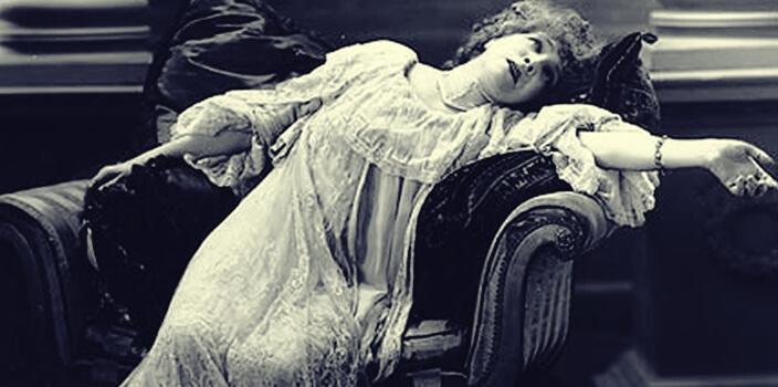 Mulher tendo convulsões