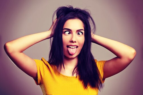 Mulher fazendo careta