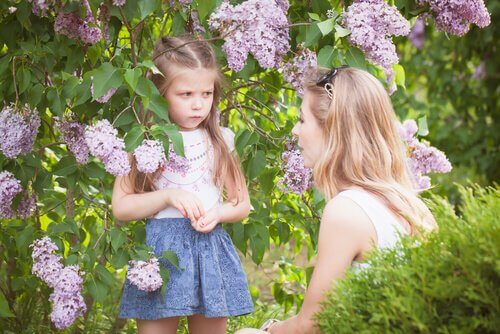 mãe-falando-com-filha-chateada Dizer não de maneira positiva