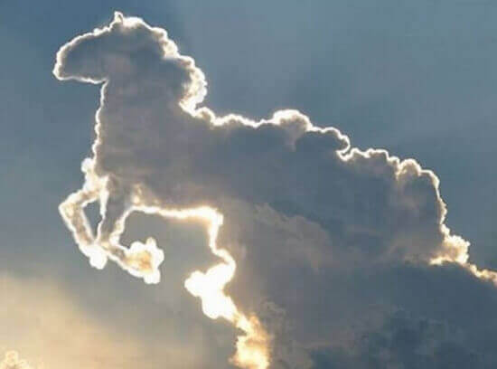 Nuvem em forma de cavalo
