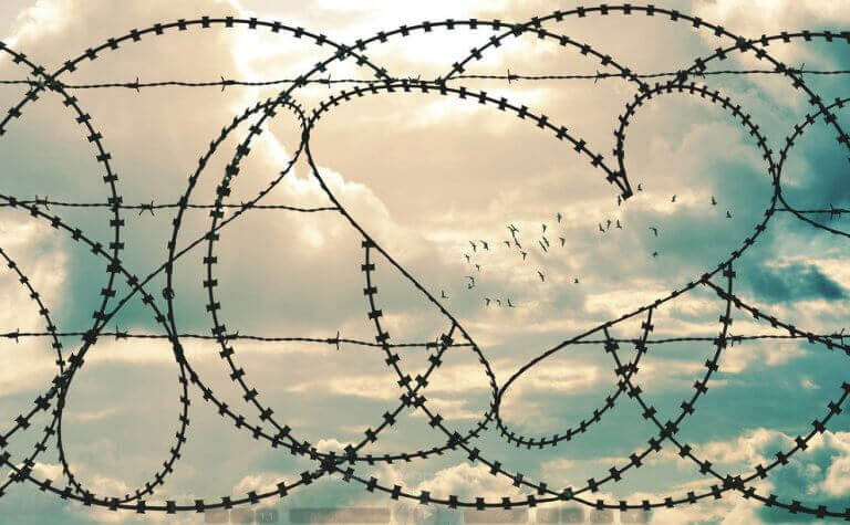 Arame farpado em forma de coração