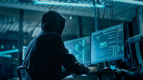Hacker invadindo sistema