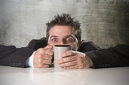 Como ocorre a intoxicação por cafeína?
