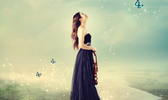 Mulher com borboletas