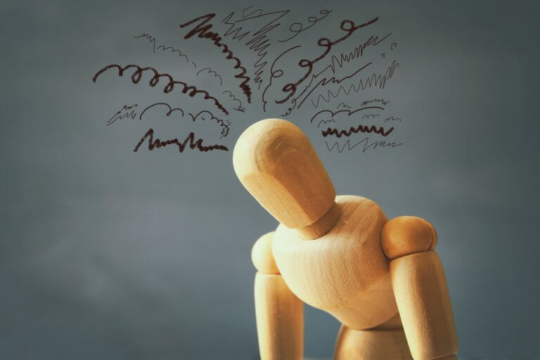 Boneco com pensamentos indesejáveis