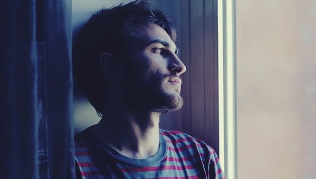 Homem pensativo