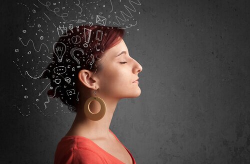 Mulher dominando seus pensamentos