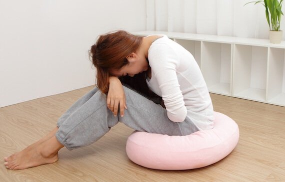 O que é síndrome pré-menstrual e por que ela ocorre?