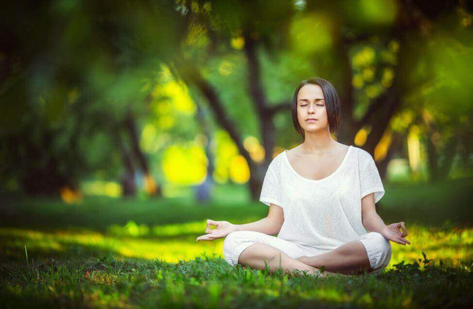mulher-meditando Exercícios de meditação com a técnica da visualização