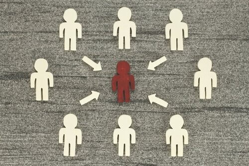 Ser o diferente no meio do grupo