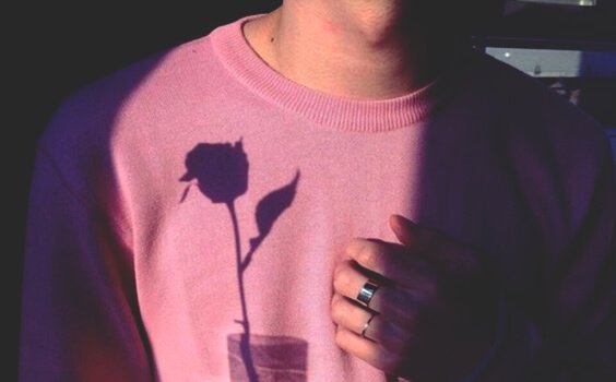 Sombra de rosa em blusa