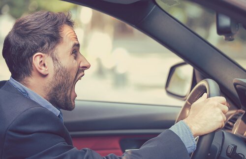 homem-gritando-transito Estresse e agressividade dos motoristas ao volante