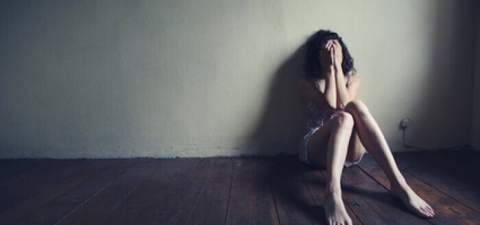 Mulher enfrentando transtorno mental