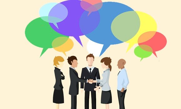Colegas de trabalho conversando