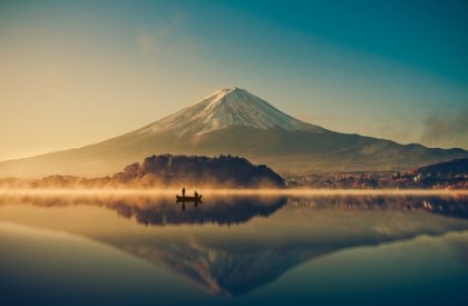 Reflexo de montanha em lago