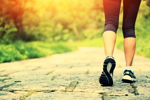 mulher-caminhando Benefícios de caminhar