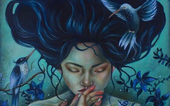 mulher-com-cabelo-azul-e-colibris Dívidas relacionais: quando eu me sacrifico, mas espero algo em troca