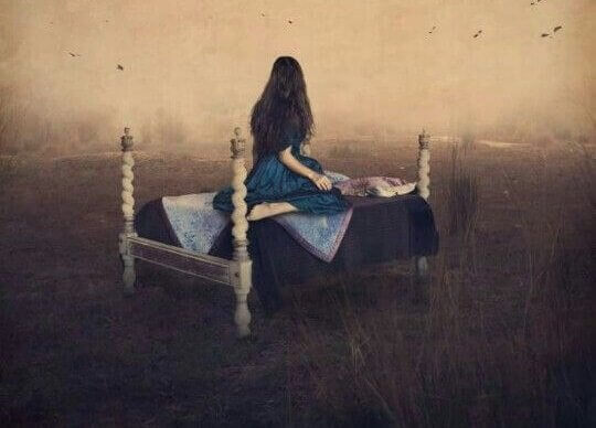 Mulher sofrendo em solidão