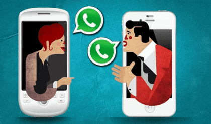 casal-conversando-por-whatsapp WhatsApp nos relacionamentos: a influência das setinhas azuis