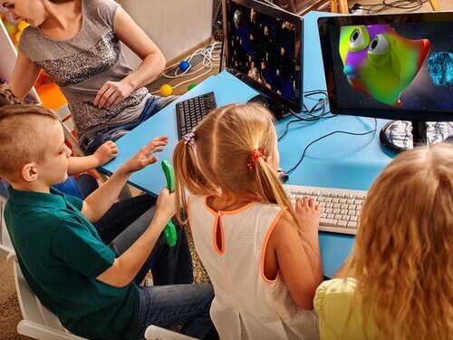 Crianças jogando videogames