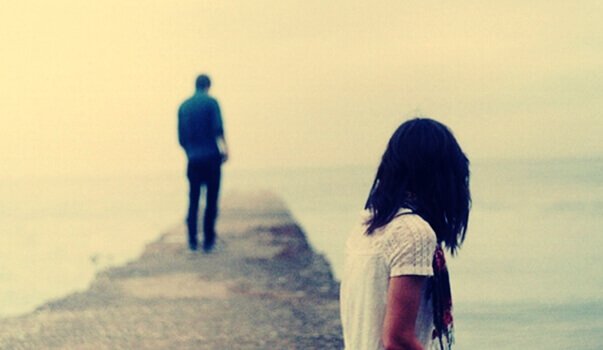 Homem e mulher distantes