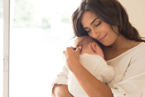 Mãe com seu filho bebê