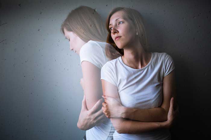 Mulher com transtornos de saúde mental