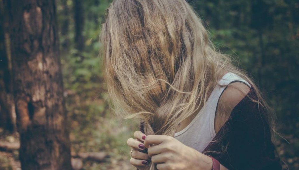 Mulher se sentindo culpada