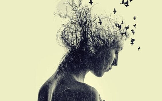 Pássaros voando da cabeça de mulher